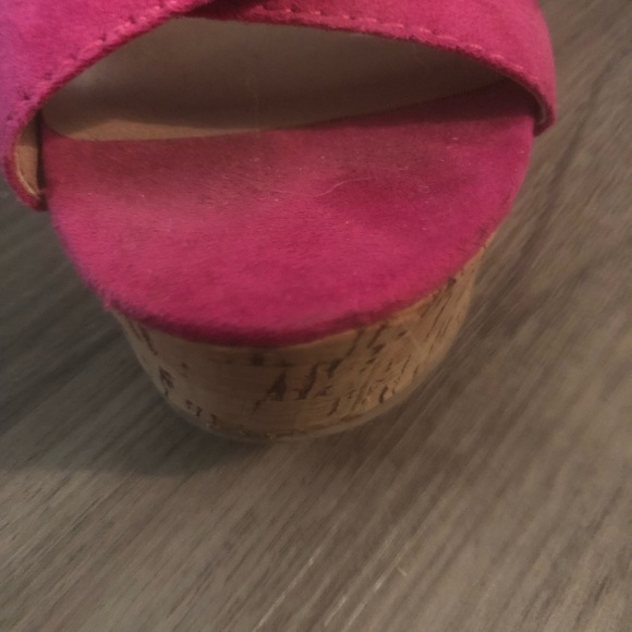 Fuchsia strap wedges - Picture 4 of 6